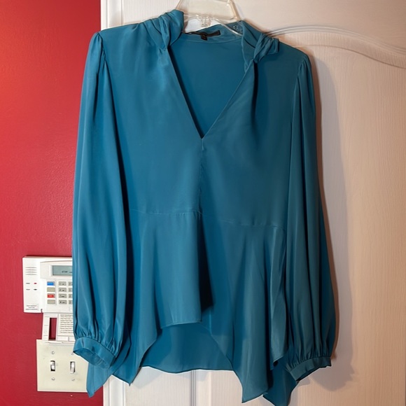 ❌❌❌SOLD❌❌❌BCBG MAXAZRIA BLOUSE - Picture 3 of 9